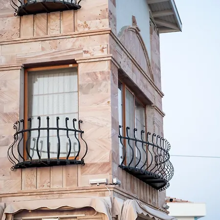 Ξενοδοχείο Ra 3*